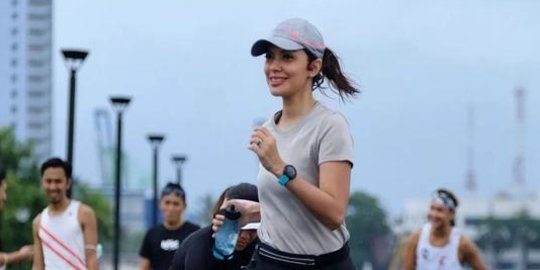 Potret Najwa Shihab Jogging di GBK, Akui Olahraga yang Bisa Mengelola Stres