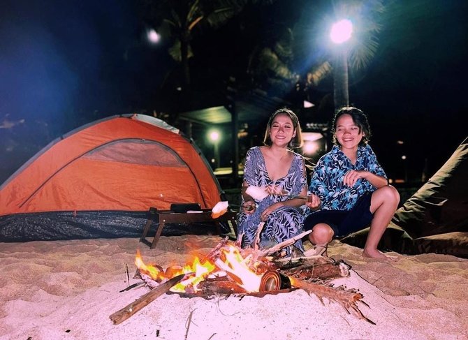 potret bunga citra lestari liburan bareng noah di bali seru banget main api unggun