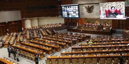 Draf Final RUU KUHP: Hina DPR Kena Pidana 18 Bulan Penjara