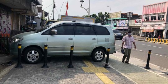 Kapolda Metro Geram Parkir Liar di Jalan Senopati Bikin Macet, 10 Mobil Diderek