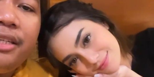 Sweet Banget, Ini Momen Bucin Celine Evangelista Dandani Marshel Widianto Sweet Banget, Ini Momen Bucin Celine Evangelista Dandani Marshel Widianto