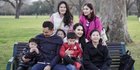 Habiskan Waktu di Melbourne, Intip Liburan Manis Keluarga Sandra Dewi