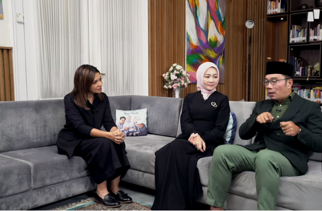 tangis ridwan kamil pecah