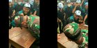 Anak SMA 'Super Kuat', Kalahkan Anggota TNI Adu Panco Sambil Ketawa Riang
