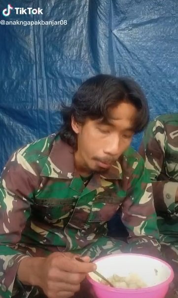 penampilan satgas tni ini bikin salfok rambutnya gondrong semua