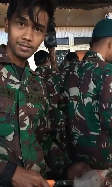 Penampilan Satgas Tni Ini Bikin Salfok Rambutnya Gondrong Semua