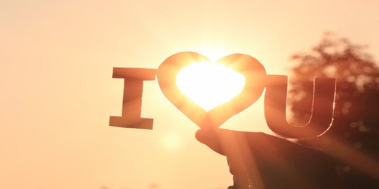 90 Quotes Cinta untuk Status Medsos, Romantis dan Penuh Perasaan