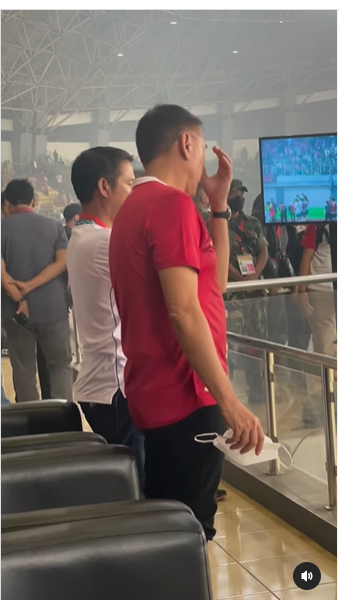 iwan bule nangis di stadion usai timnas bantai myanmar