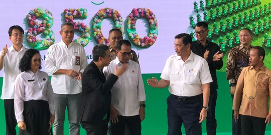Menko Luhut Minta Grab Pindahkan Kantor ke Indonesia