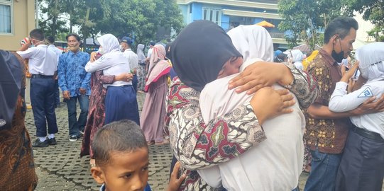 Tangis Haru Warnai Serah Terima Siswa Baru SMKN Jawa Tengah Pati