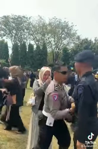 reaksi ayah polisi anaknya sukses jadi polisi ditampar amp dipukul ujungnya disayang