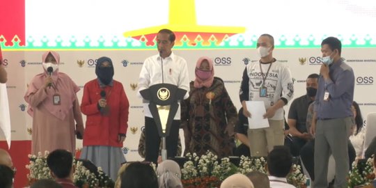 Jokowi Bagikan Nomor Induk Berusaha ke 2.500 pelaku UMK di Jakarta