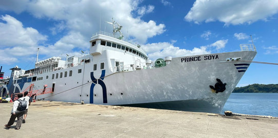 KM Prince Soya Terbakar di Pelabuhan Parepare, 200 Penumpang Dievakuasi