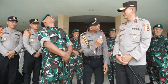 Pendidikan Perwira, Begini Gaya Pak Bhabin Ngobrol Sama Jenderal TNI-Polri Kocak Abis