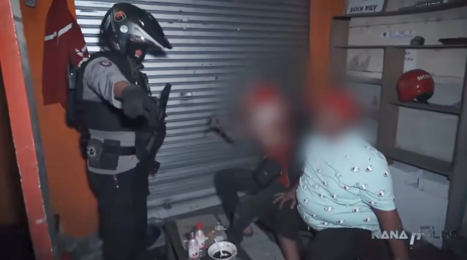 polisi 039digas039 amp ditunjuk tunjuk sama 2 pria mabu