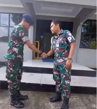 kapten pom au ketemu 039kembaran039 seluruh keluarganya sama sama tentara amp polisi