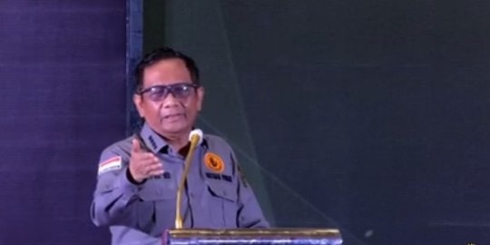 Jokowi Tunjuk Mahfud MD Jadi Plt Menpan-RB