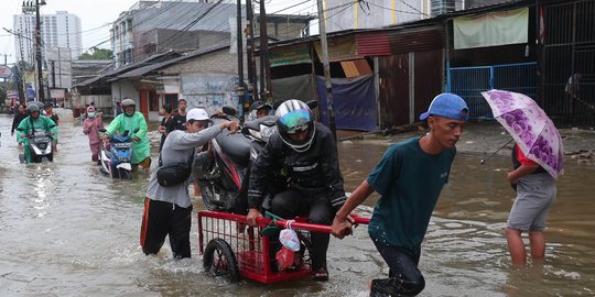 Penyebab Banjir Di Tangerang Disebut Karena Tanggul Kali Angke Jebol ...