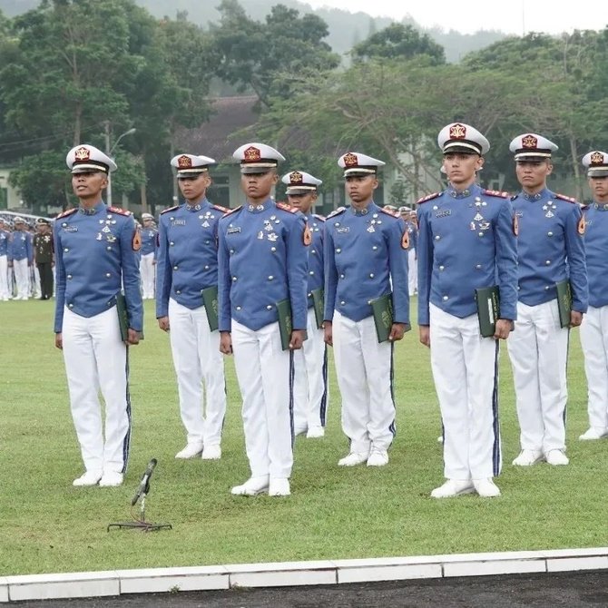 taruna akmil ganteng enzo naik pangkat dan raih penghargaan