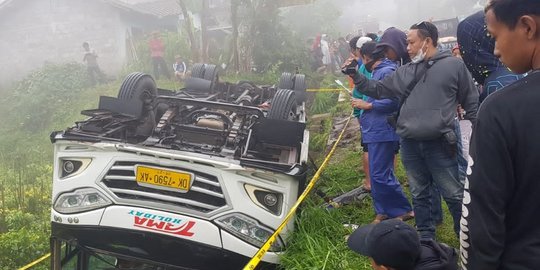 Bus Rombongan Pendaki Terguling di Magelang, 34 Korban Dilarikan ke RSUD Muntilan