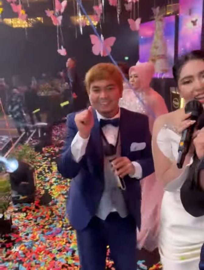 5 potret gaya artis yang hadiri resepsi pernikahan via vallen curi perhatian