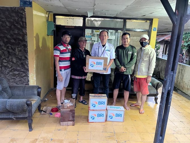 bri beri bantuan ke warga ciledug tangerang amp garut