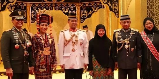 Selamat! Panglima TNI Andika Terima Penghargaan dari Sultan Brunei, Mertuanya Bangga