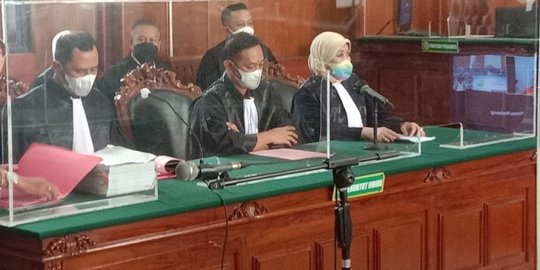 Anak Kiai Jombang Jalani Sidang Perdana Kasus Pencabulan, Kerahkan 10 Pengacara