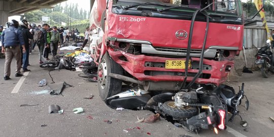 Kesaksian Warga, Detik-Detik Kecelakaan Maut di Cibubur