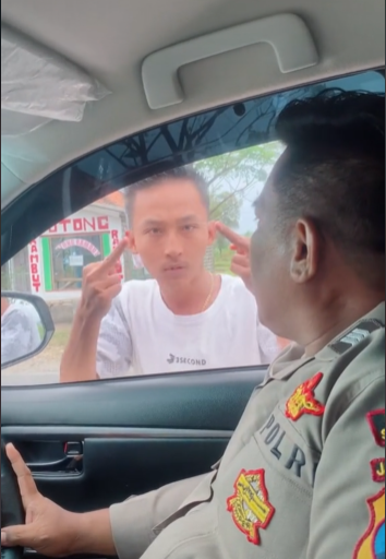 Viral Aksi Pemuda Sok Jagoan Pada Supir Berujung Sungkem Karena Ini