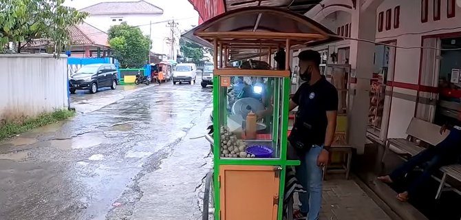 pria ini lulusan sd sukses kantongi rp30 juta tiap bulan hanya berjualan pentol