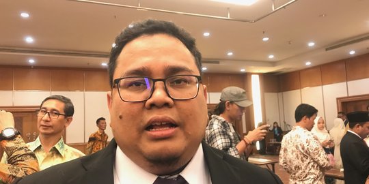 Bawaslu Kaji Laporan Kasus Zulkifli Hasan Bagi-Bagi Minyak Goreng