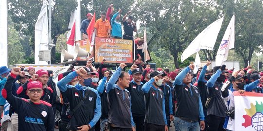 Buruh Geruduk Balai Kota, Desak Anies Segera Banding Putusan UMP Jakarta 2022