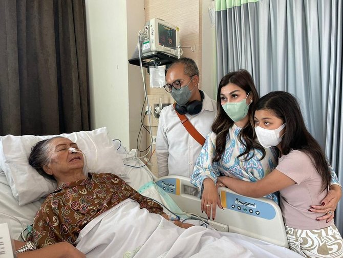 mami popon nenek raffi ahmad dirawat di rumah sakit