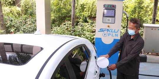PLN Beri Diskon Tarif Listrik 30 Persen untuk Pemilik Kendaraan Elektrik