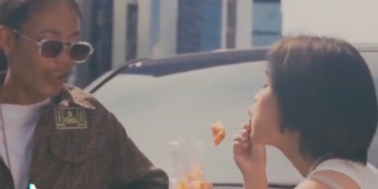 5 Potret Bonge dan Jeje Tampil di Video Klip, Curi Perhatian