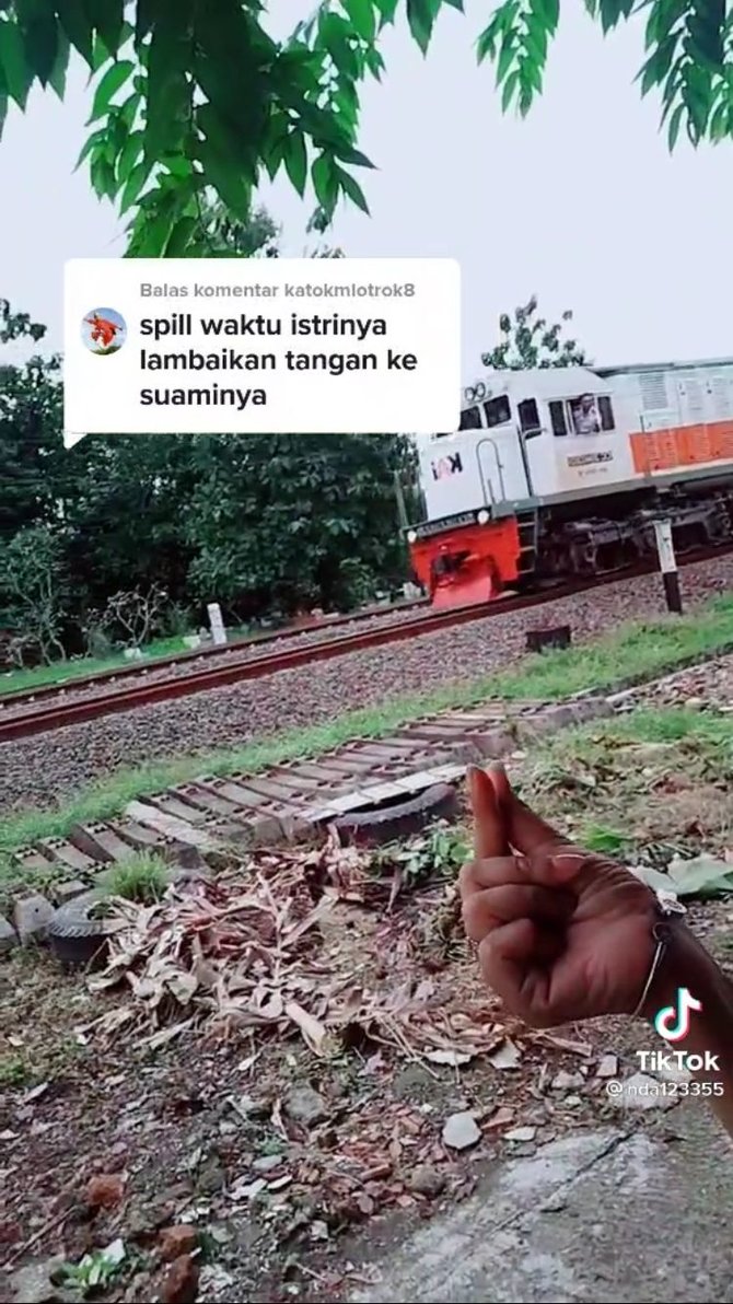 cara masinis sapa istrinya saat lewat depan rumah