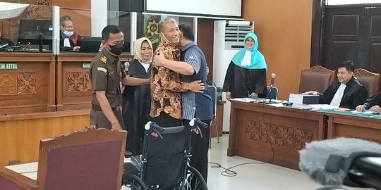 Tawa Peserta Sidang saat Hakim Minta Kuasa Hukum Rinci Bentuk Tinja Irjen Napoleon