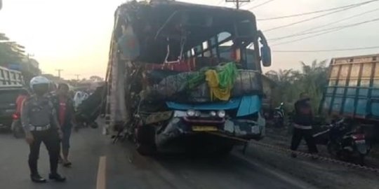 Truk dan Bus Tabrakan di Asahan, Satu Orang Tewas