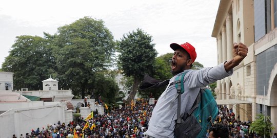 "kami minta siapapun yang jadi presiden, rakyat bisa makan tiga kali sehari"