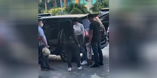 Menengok Kembali Perjalanan Kasus Nikita Mirzani, Digeledah hingga Ditangkap di Mal
