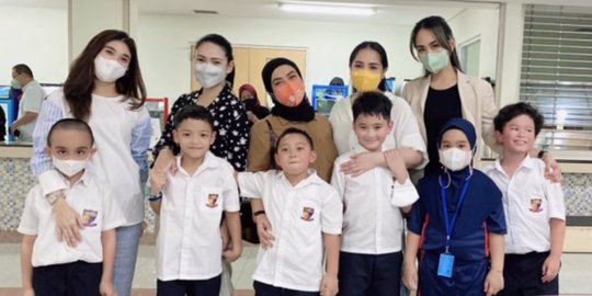 Momen Pertemuan Nagita Slavina dengan Adik Syahrini, Anak-anaknya Satu Sekolah