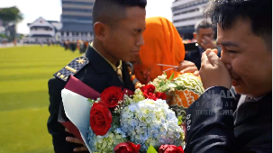 anak tukang bubur dilantik jadi perwira tni