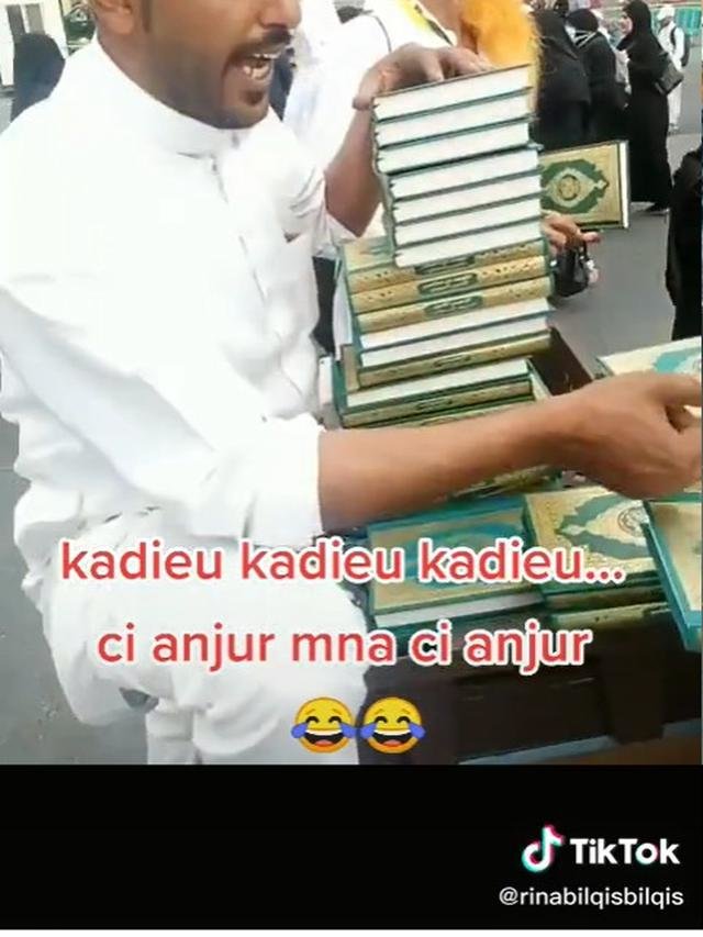 cara penjual alquran di makkah saat tawarkan ke orang indonesia pakai bahasa sunda