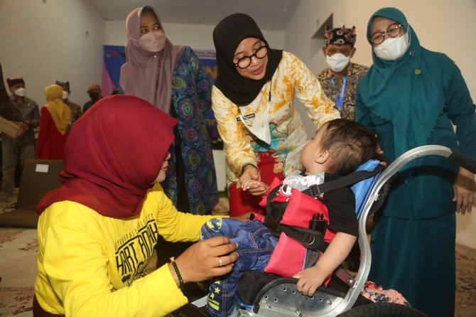 hari anak bupati ipuk peringatinya bareng anak anak disabilitas