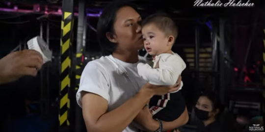 Lepas Kangen, Ini 4 Momen Pertemuan Rizky Febian dengan Sang Adik Baby Adzam