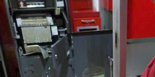 Dalih Kartu Tertelan, Pencuri di Malang Hancurkan Mesin ATM Bank Jatim