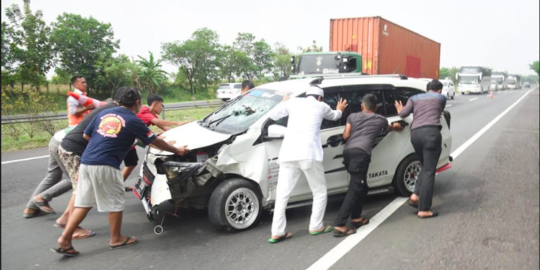 Anggota DPR Selamatkan Korban Kecelakaan Tol Cipali, Marah Ambulans Malah Kabur