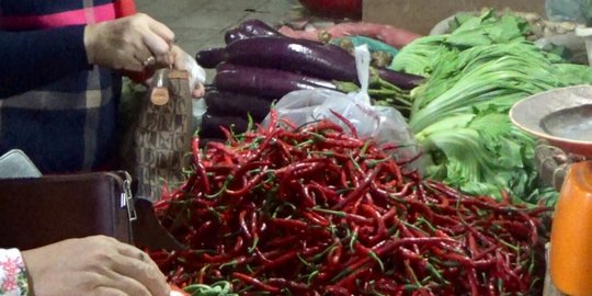 Harga Bawang dan Cabai di Pasar Kramat Jati Mulai Turun
