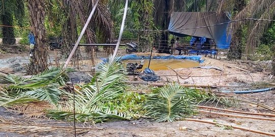 Kebakaran di Penampungan Minyak Tradisional Aceh Timur Gara-Gara Puntung Rokok